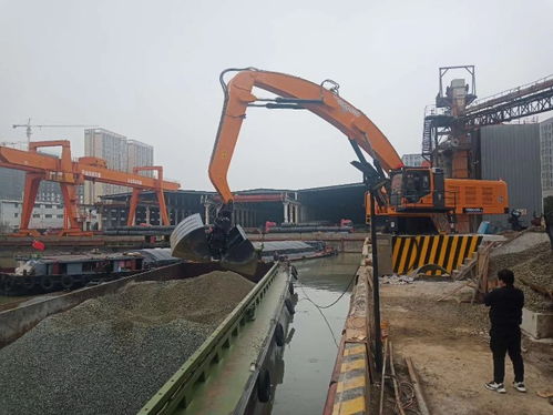 履带式双动力液压码头抓料机 高效装卸服务的核心设备