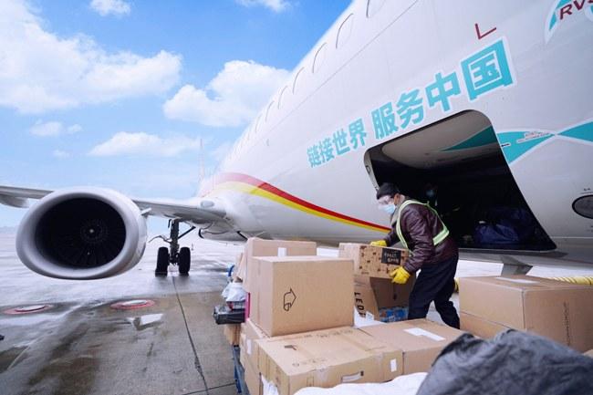 三峡机场物流公司创新推出“落地即配送”服务，提升航空货运便捷性